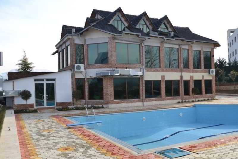 Hotel Vila Aeroport Rinas Exterior photo